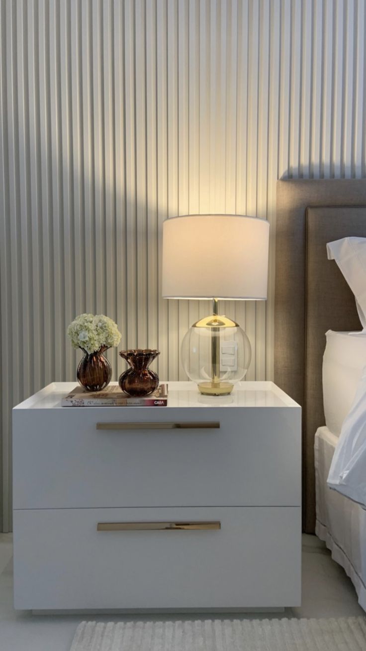 Modern nightstand - A touch of white luxury for your bedroom 55cm x 50cm - Counter  - NQ801